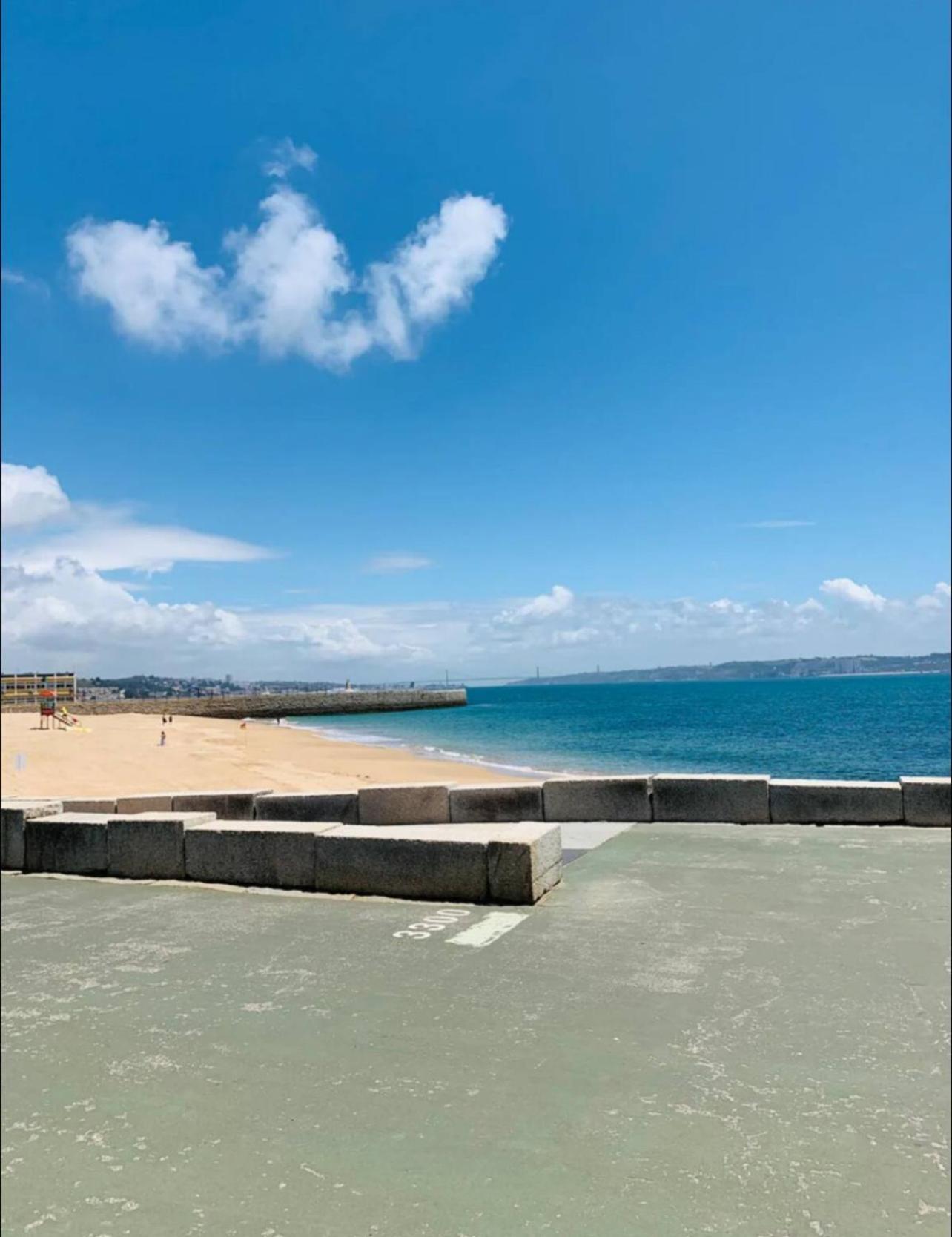 Sea View Apartment & 4 Minutes Walk To The Beach Paço de Arcos Exterior foto